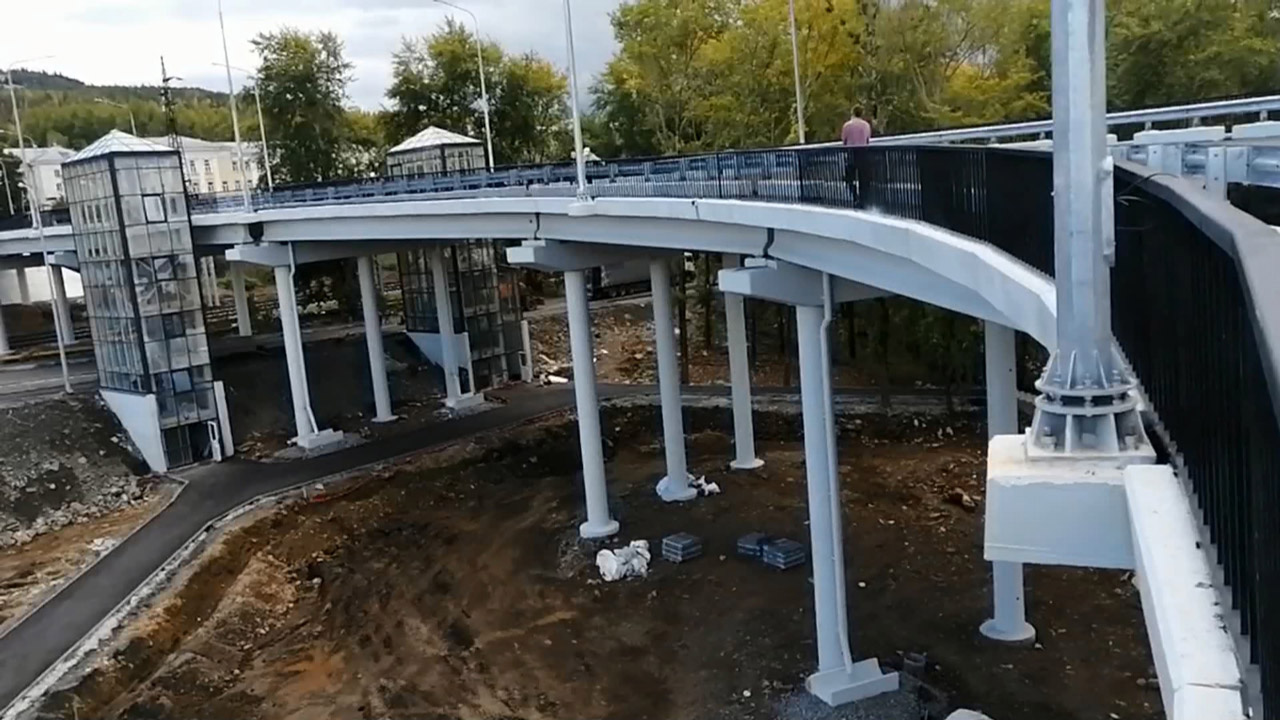 Строительство моста со спиральным съездом завершают в Бакале Строительство моста со спиральным съездом завершают в Бакале