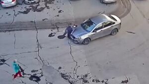 В Магнитогорске автомобиль сбил женщину-пешехода на перекрестке