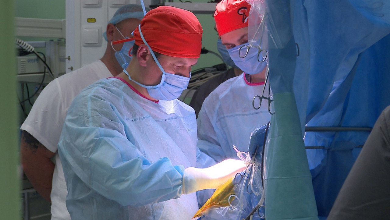В Челябинске пациента привели в сознание во время операции на мозге