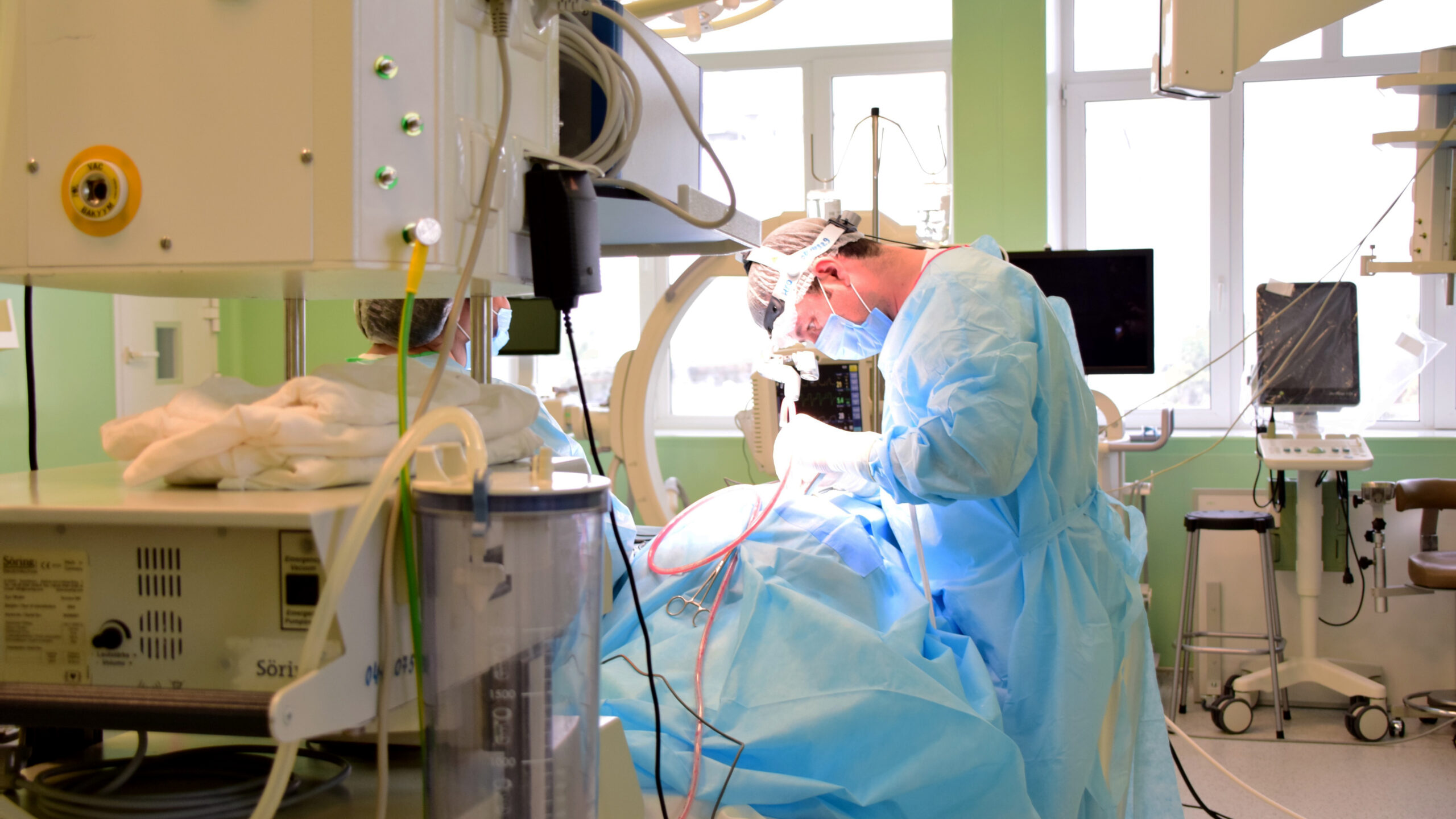 В Челябинске хирурги установили в сердце пациентки "ловца тромбов"