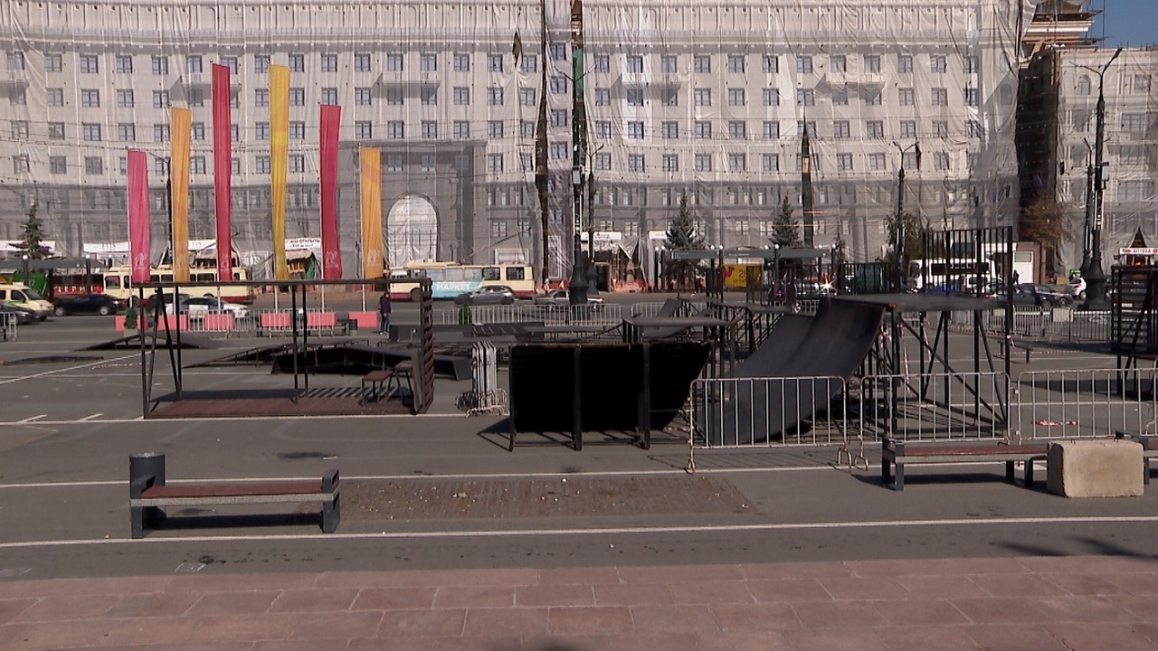 Сезон экстрима окончен: в центре Челябинска демонтируют скейт-парк