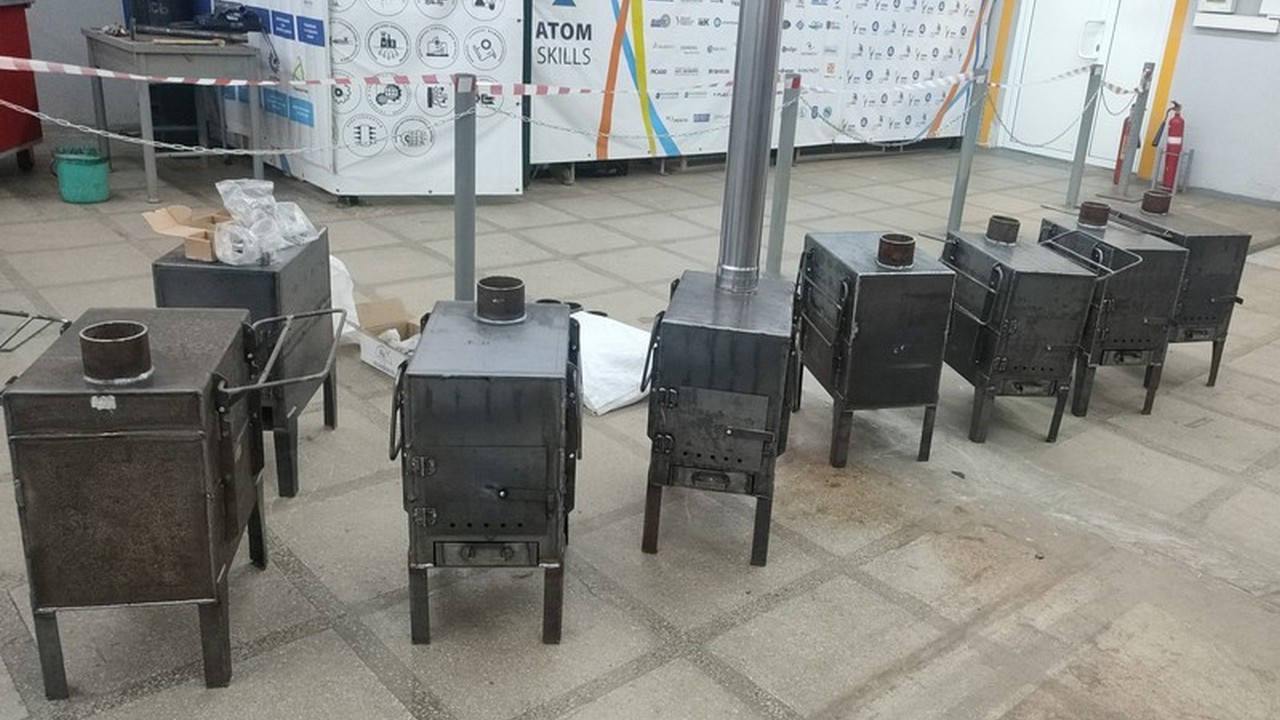 Студенты из Челябинской области изготовили 15 печей для отопления для бойцов СВО