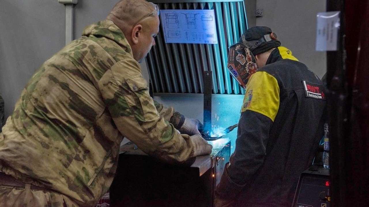 Студенты из Челябинской области изготовили 15 печей для отопления для бойцов СВО Студенты из Челябинской области изготовили 15 печей для отопления для бойцов СВО