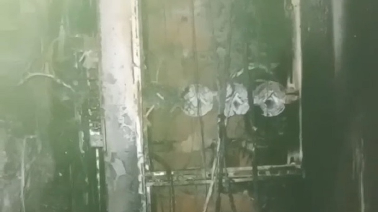 Почти 50 человек эвакуировались из горящего дома в Челябинской области