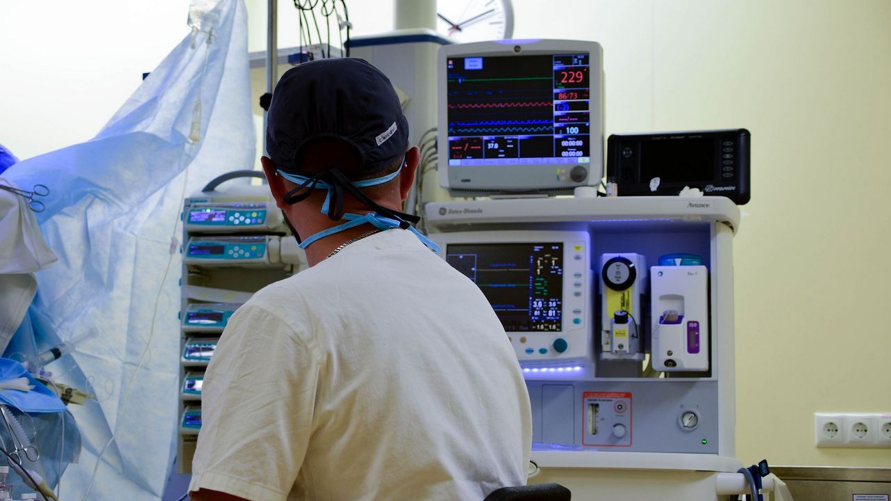 Челябинские врачи спасли жизнь новорожденного ребенка с гигантскими органами