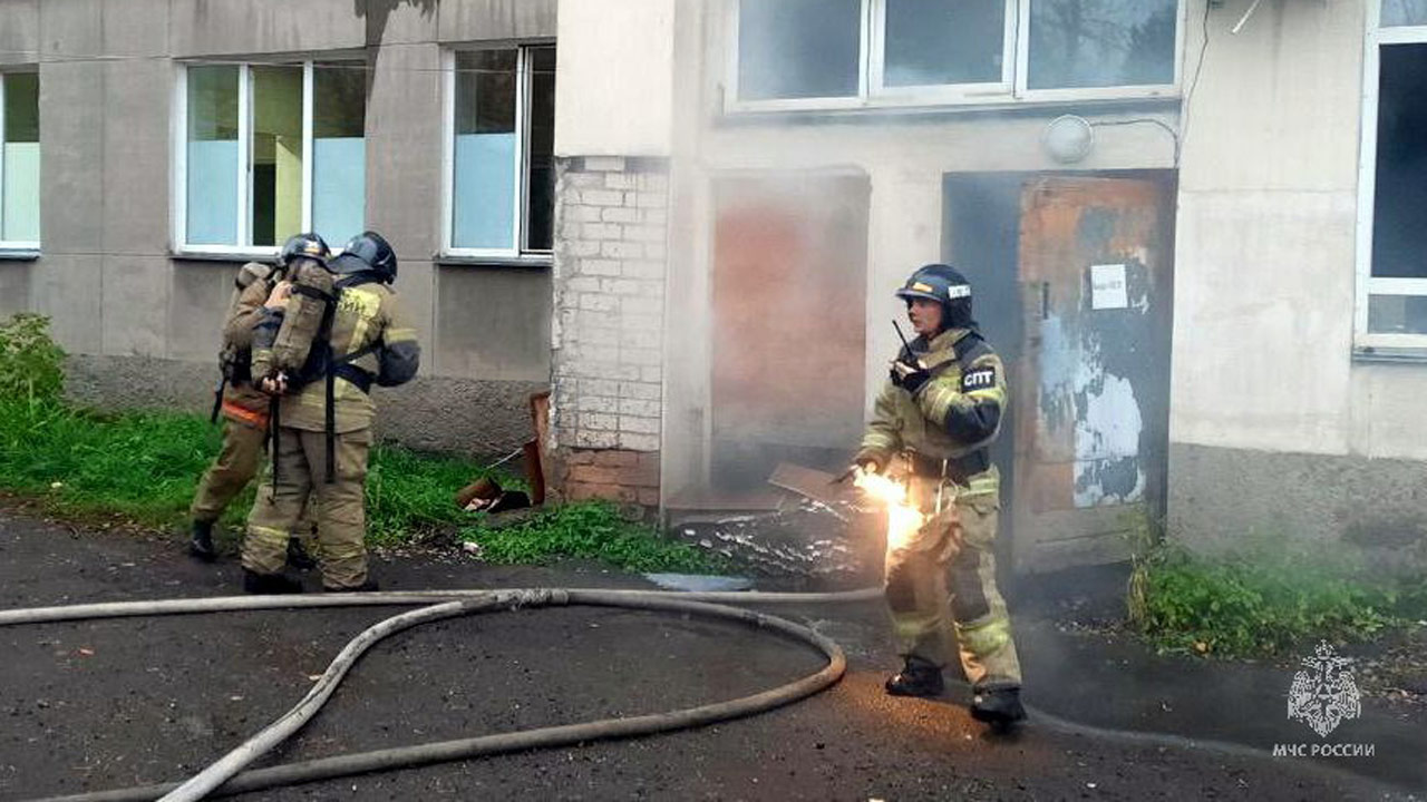 Более 80 человек эвакуировали из больницы под Челябинском из-за пожара