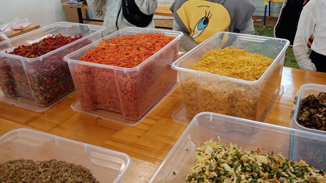 Овощи и фрукты для бойцов СВО сушат в Челябинской области