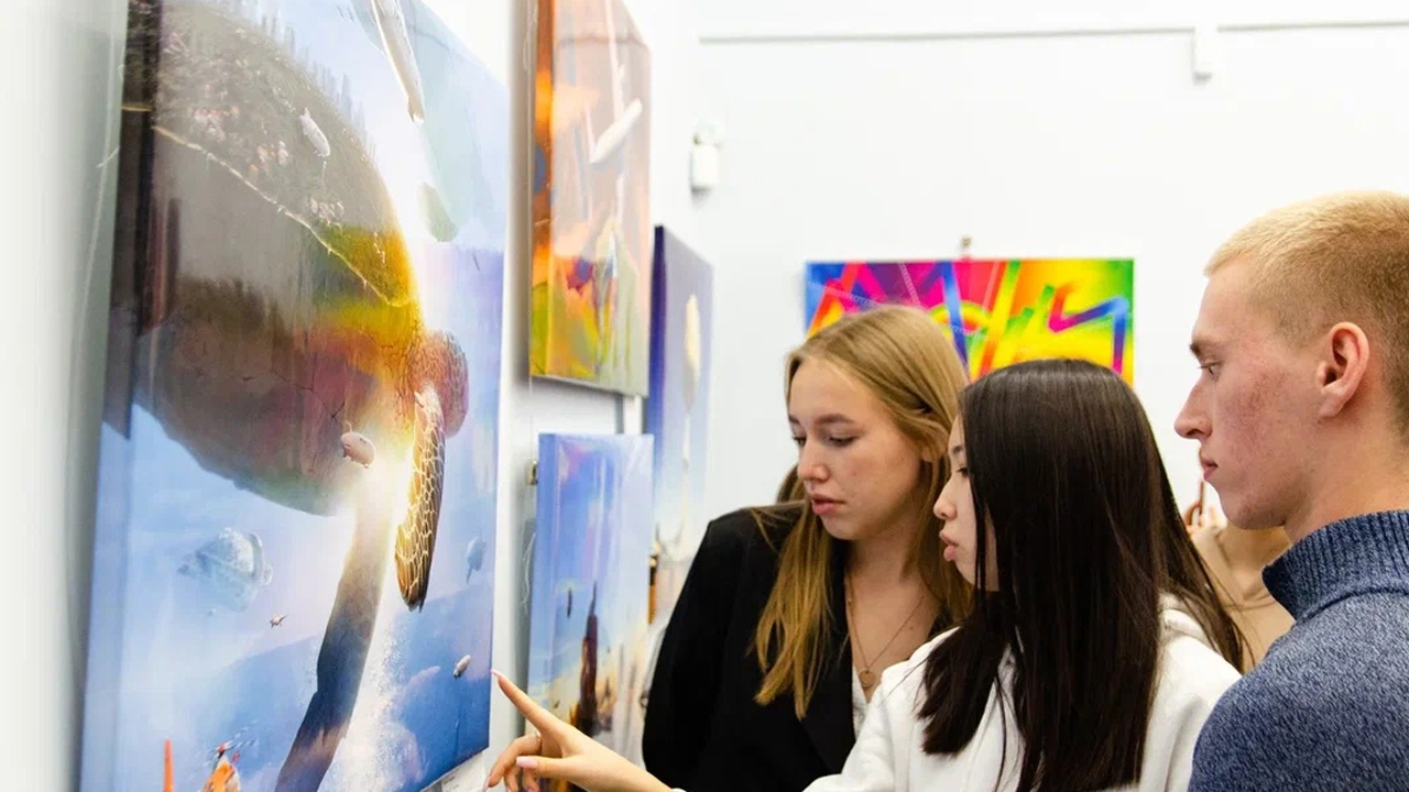 Искусство и технологии: в Челябинске показали картины с дополненной реальностью
