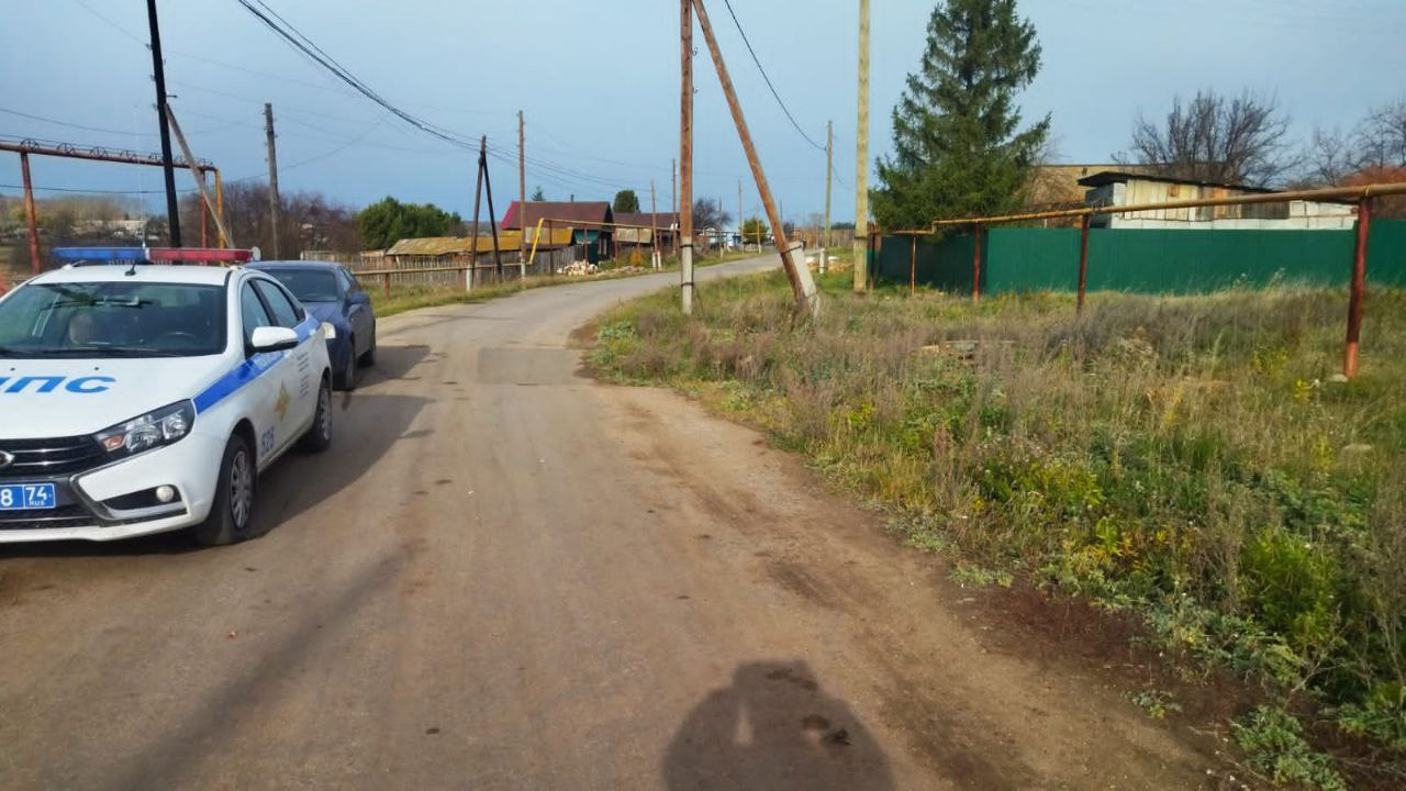 Мотоциклист врезался в столб и погиб в Челябинской области