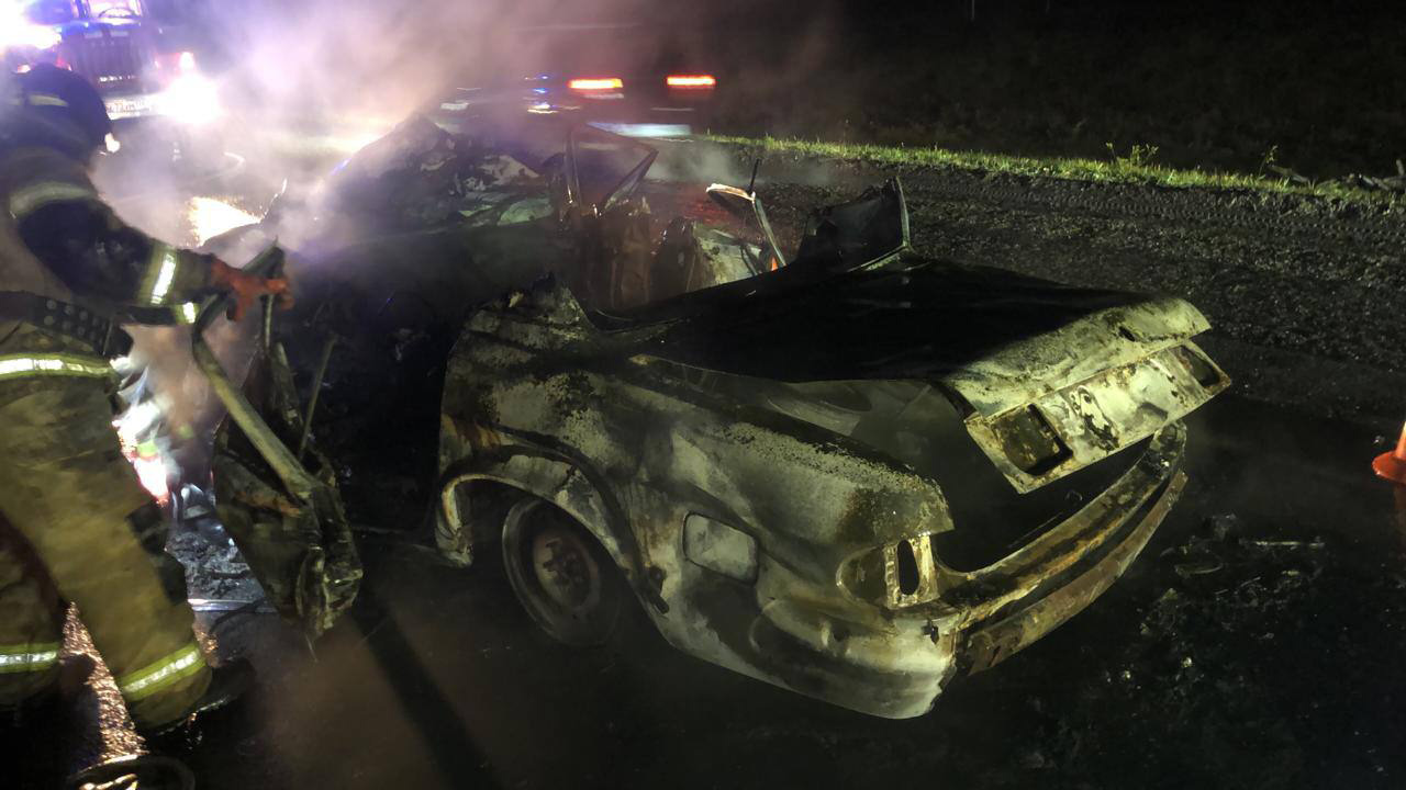 Автомобиль загорелся после ДТП под Челябинском, трое погибли