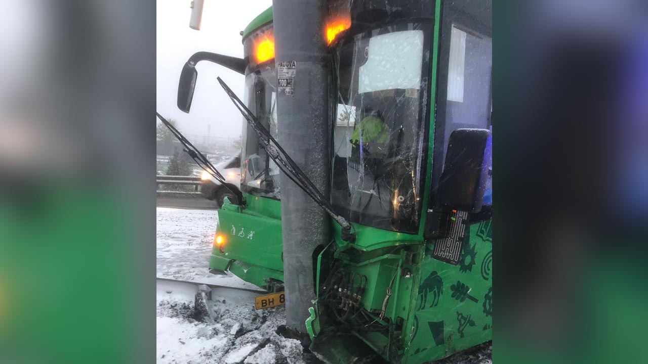 В аварии с автобусом в Челябинске пострадали 12 человек