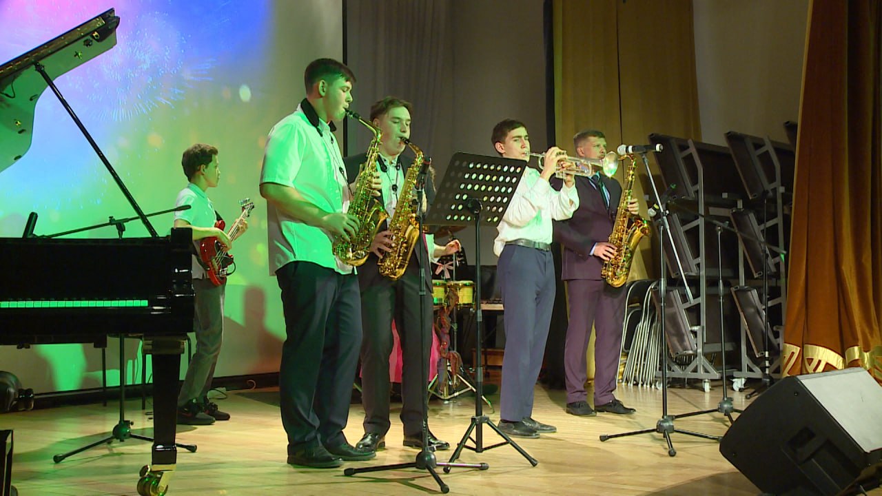 Концерт в честь юбилея школы искусств "Камертон" состоялся в Магнитогорске