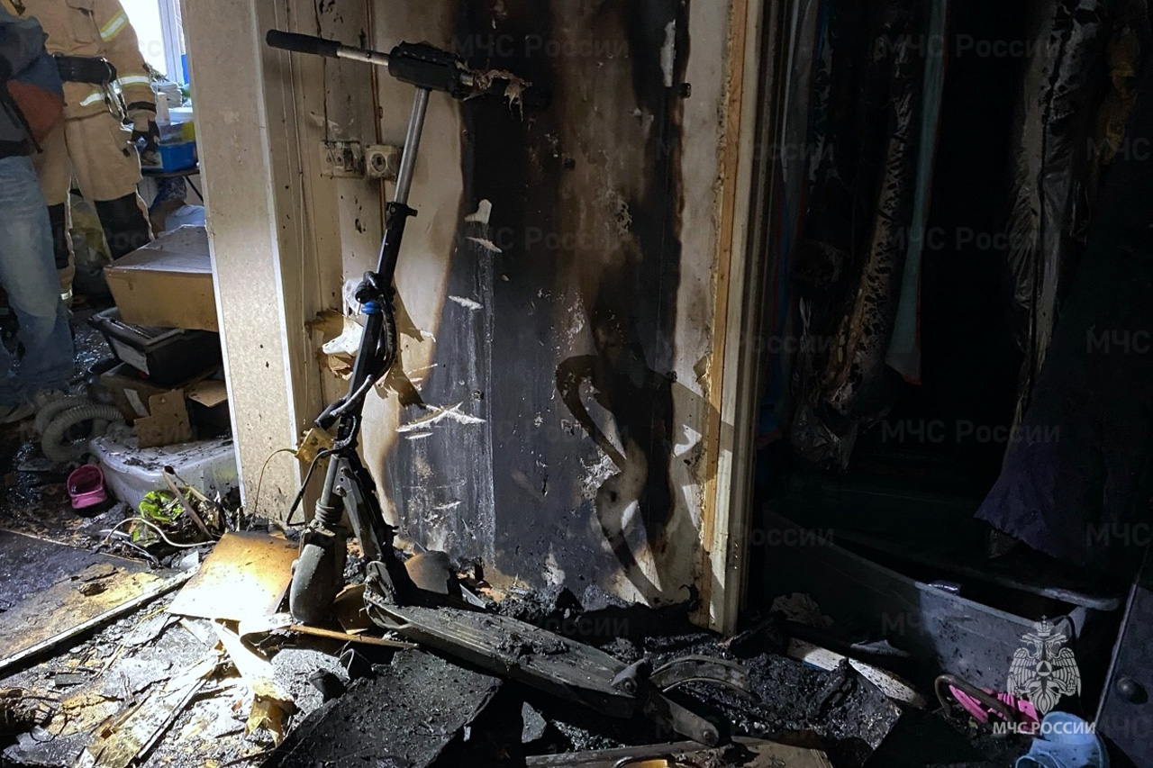 Квартира загорелась из-за электросамоката в Челябинской области