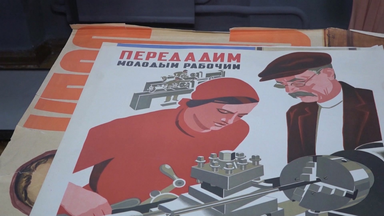 Выставка редких советских плакатов открылась в Челябинской области Выставка редких советских плакатов открылась в Челябинской области