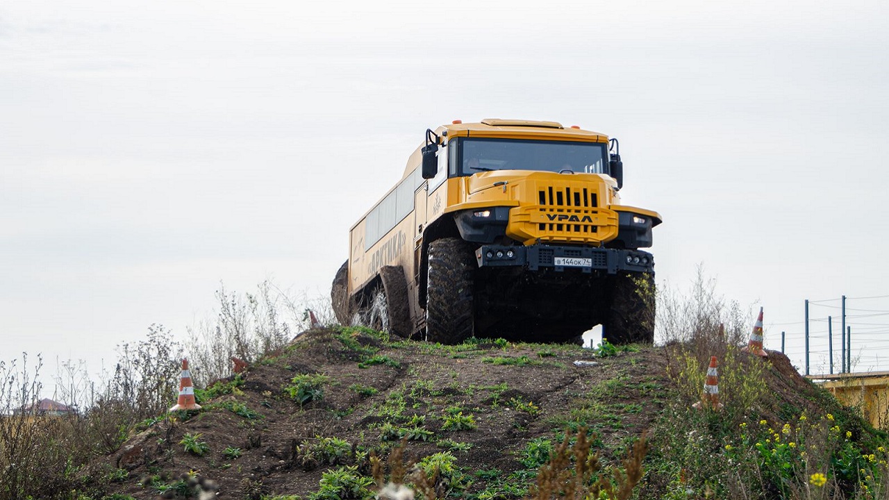 Арктический автобус в Челябинской области испытали бездорожьем