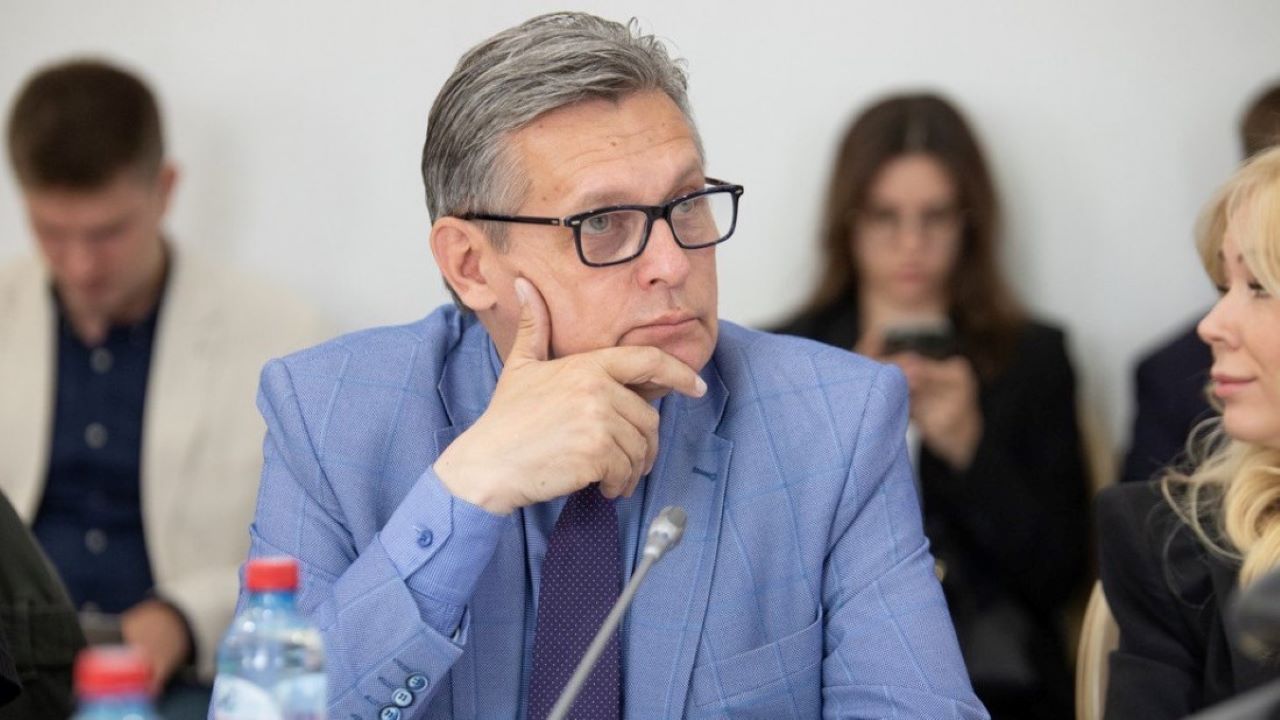 Рифат Сабитов: "Информационные вбросы – страшное оружие политического манипулирования" Рифат Сабитов: "Информационные вбросы – страшное оружие политического манипулирования"