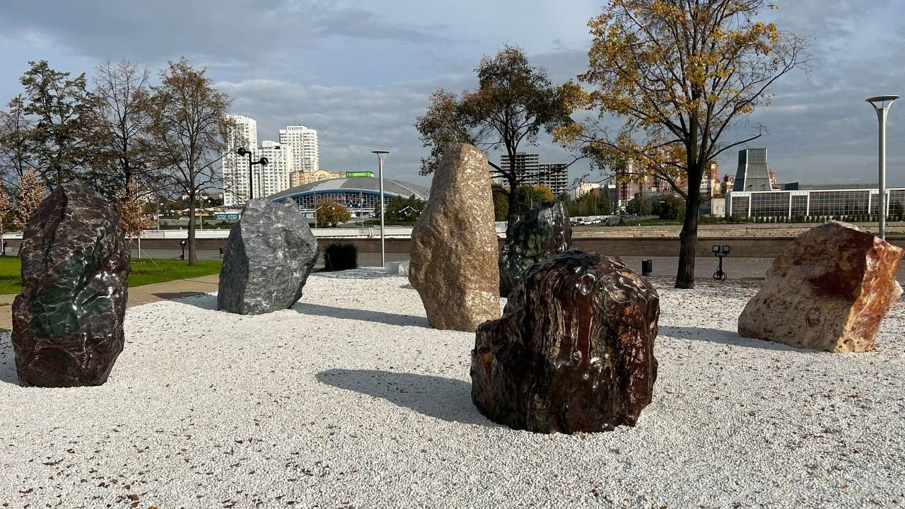 Фонтан в Саду камней в Челябинске будет работать до морозов Фонтан в Саду камней в Челябинске будет работать до морозов