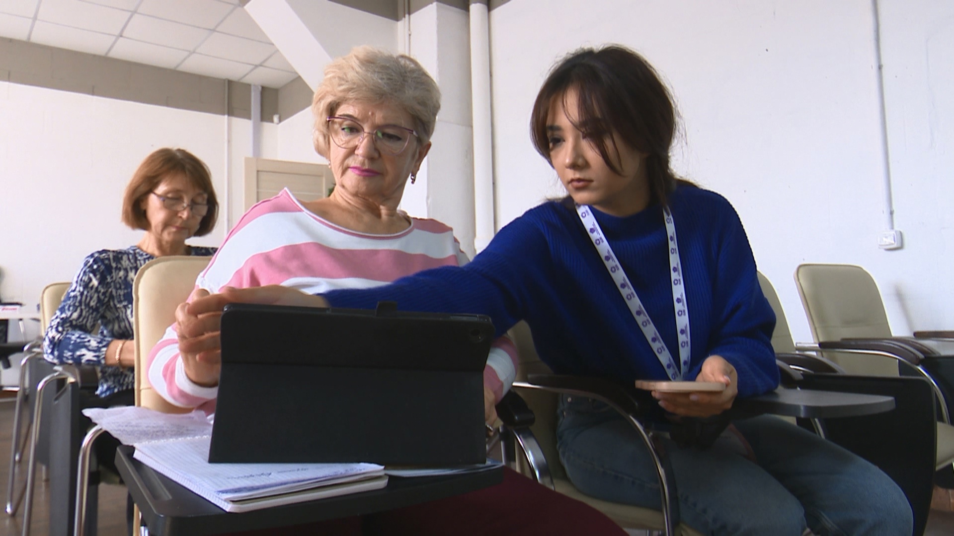 В Челябинске пенсионеров бесплатно обучают цифровой грамотности