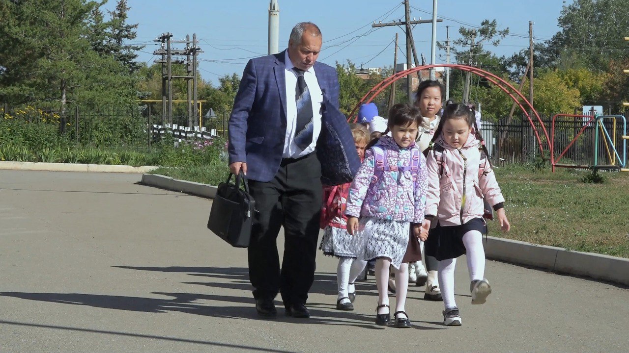 Классный папа: житель Южного Урала выбрал необычную для мужчины профессию