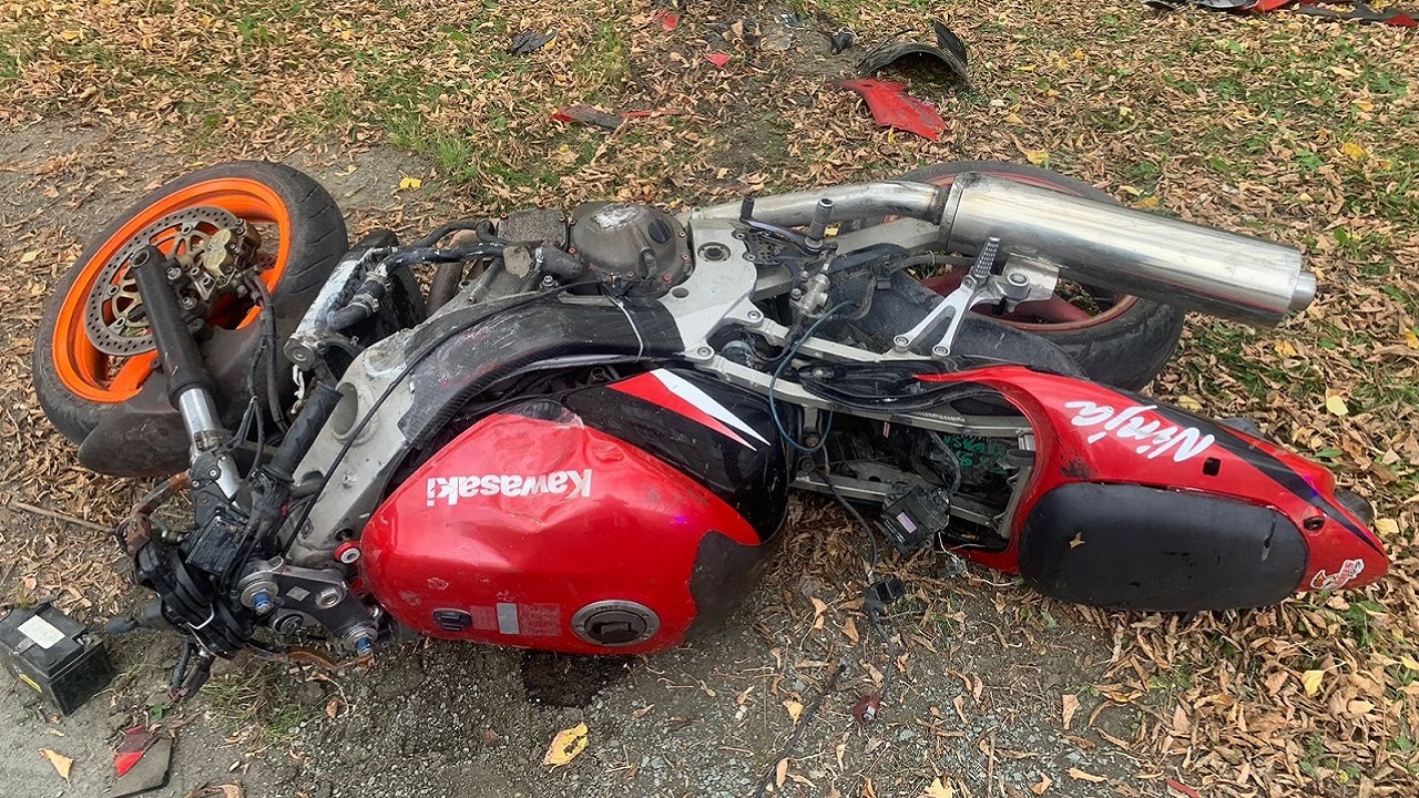 В Челябинской области мотоциклист врезался в дерево и погиб
