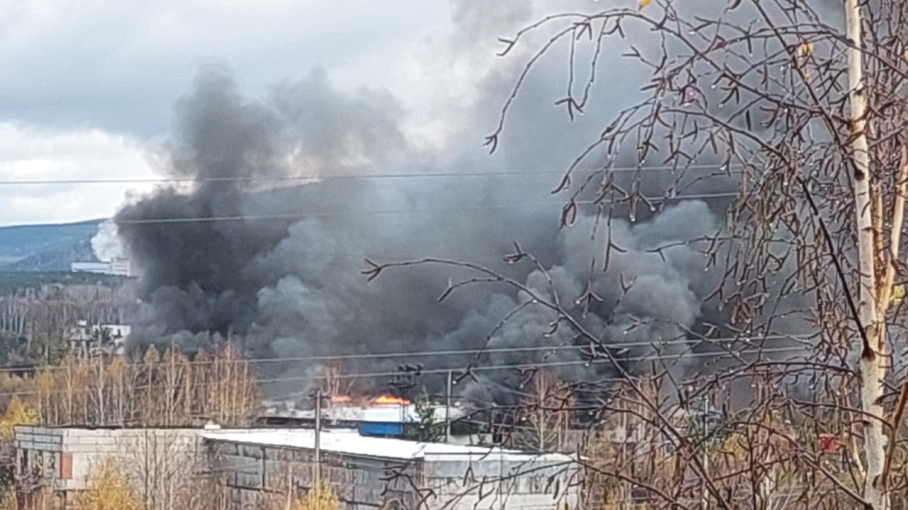 Цех по предпродажной подготовке автомобилей выгорел в Челябинской области
