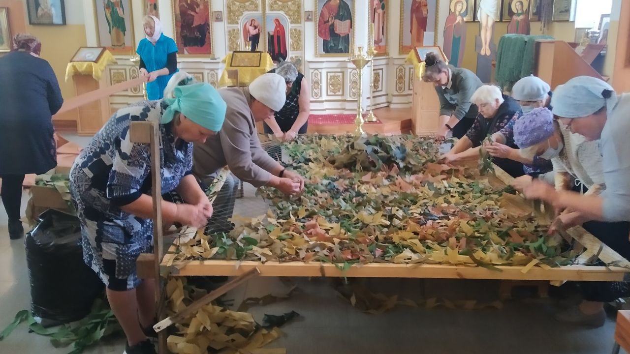 Под Челябинском дети плетут для бойцов СВО "браслеты выживания"