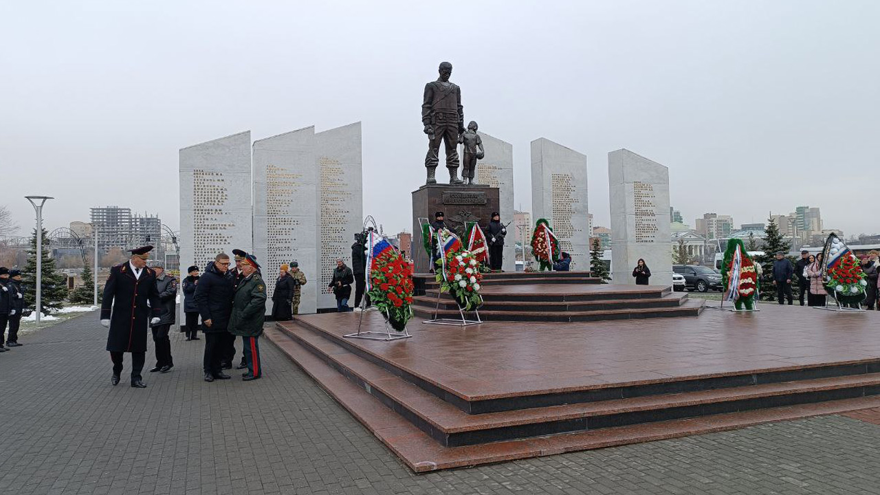 В Челябинске почтили память погибших сотрудников полиции