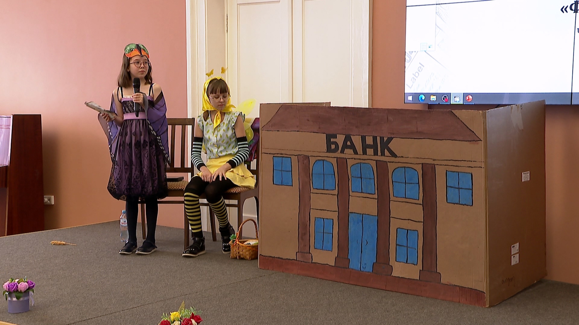 В Челябинске рассказали, что сделала с деньгами современная Муха-Цокотоуха В Челябинске рассказали, что сделала с деньгами современная Муха-Цокотоуха