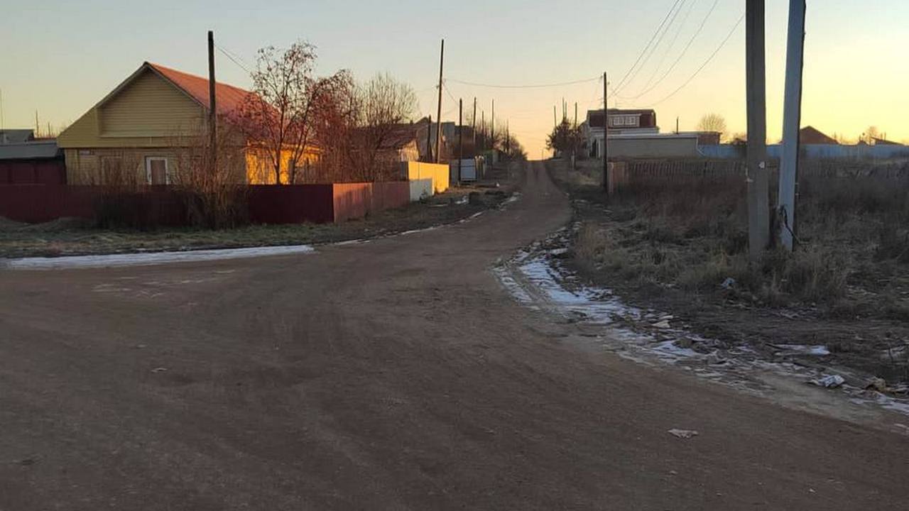 В поселке под Челябинском сделали дорогу, которую жители ремонтировали самостоятельно