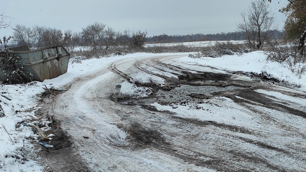 "Застревают даже Газели": жители поселка под Челябинском пожаловались на единственную дорогу "Застревают даже Газели": жители поселка под Челябинском пожаловались на единственную дорогу