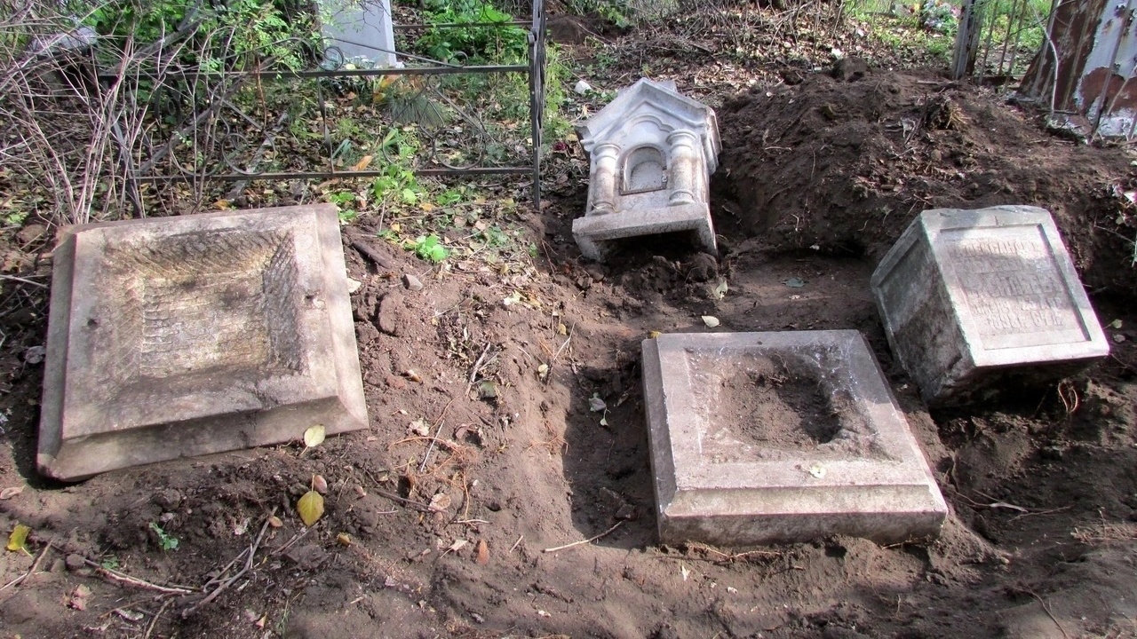Каменный каток и старинные надгробия нашли в Челябинской области 