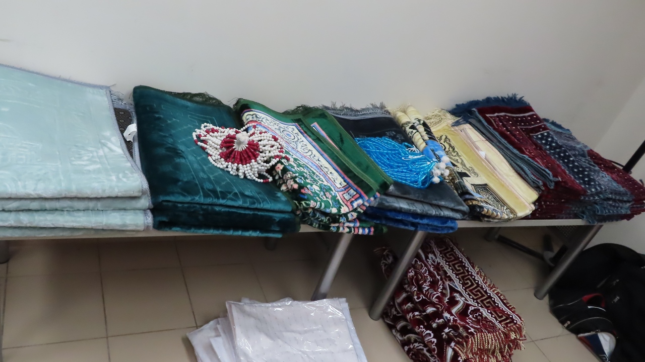 В аэропорту Челябинска у пассажирки изъяли почти 40 кг "подарков" В аэропорту Челябинска у пассажирки изъяли почти 40 кг "подарков"