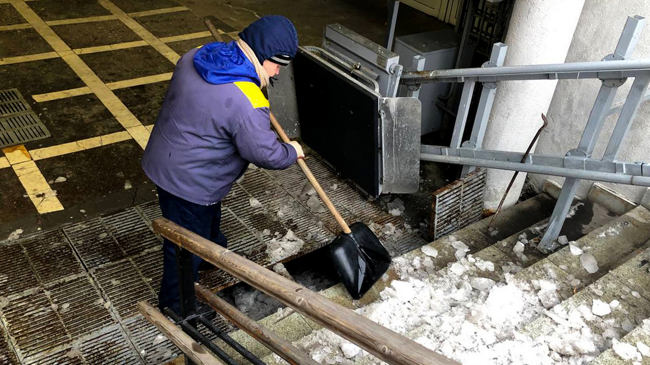 В Челябинске рассказали, кто отвечает за неработающий подъемник на площади Революции