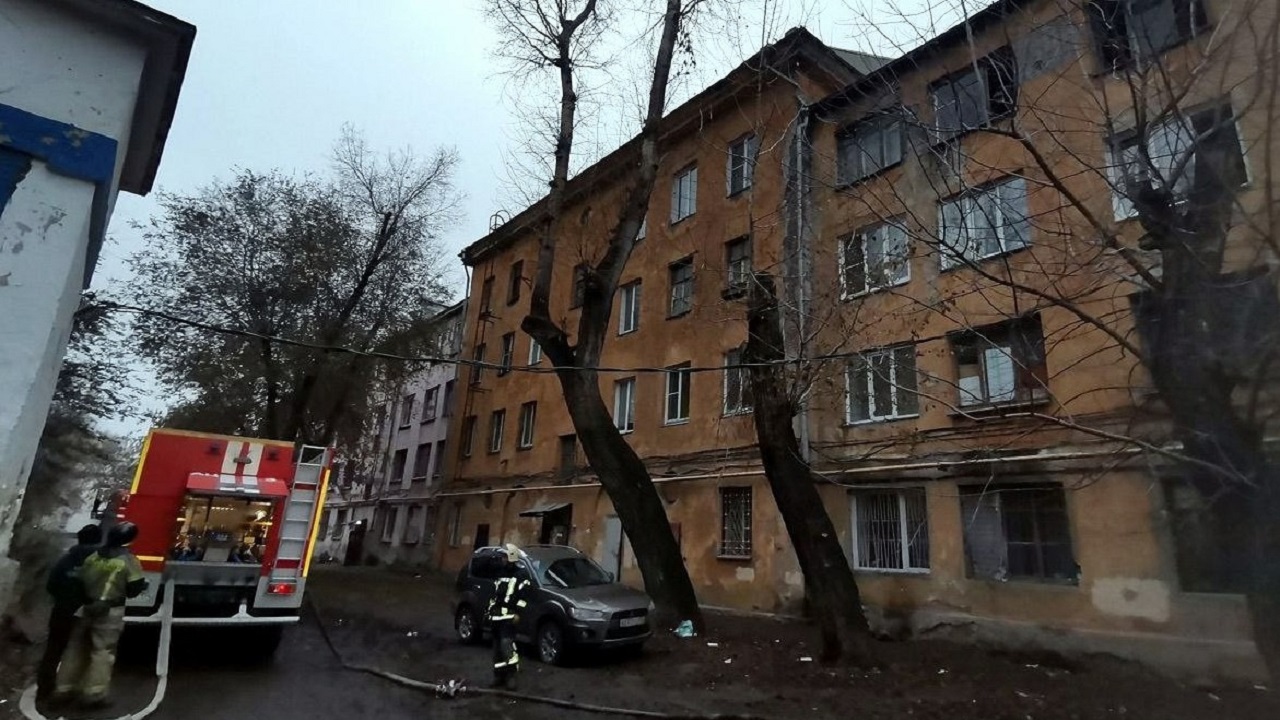 Мужчина пострадал во время пожара в коммунальной квартире в Челябинске Мужчина пострадал во время пожара в коммунальной квартире в Челябинске