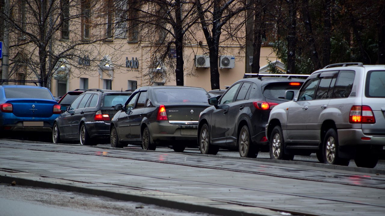 Пробки в Челябинске из-за ледяного дождя достигли 6 баллов
