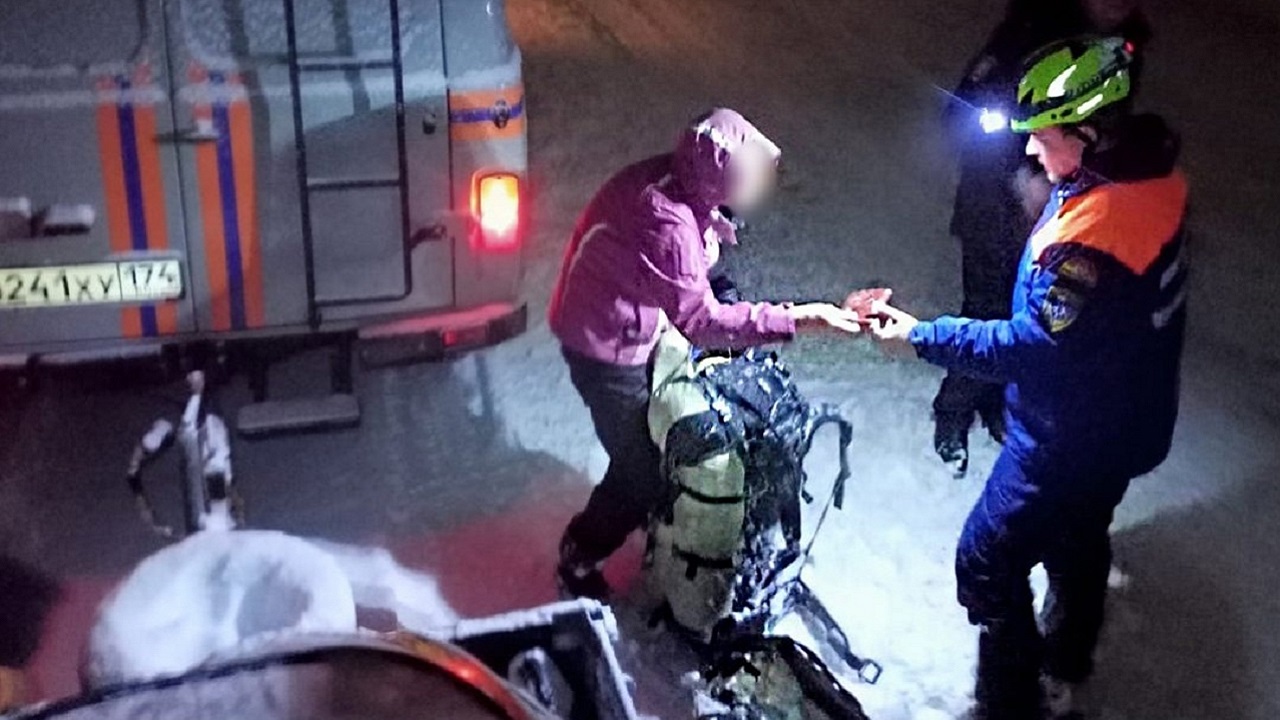 Заблудились в снегу: двух женщин эвакуировали в горах Челябинской области Заблудились в снегу: двух женщин эвакуировали в горах Челябинской области