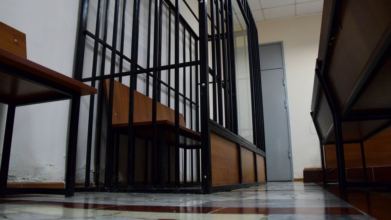 В Челябинске осудили 7 закладчиков, которые избивали должников за деньги В Челябинске осудили 7 закладчиков, которые избивали должников за деньги