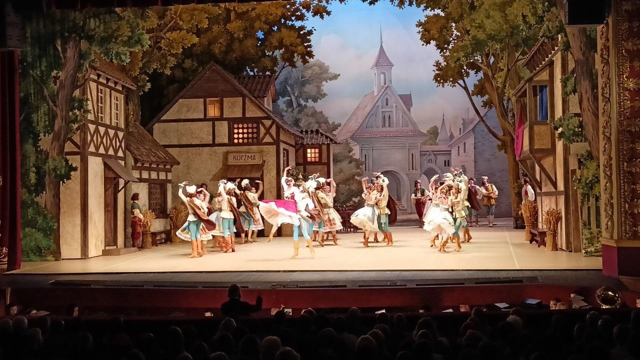 Артисты Большого театра показали на челябинской сцене мировую классику балета