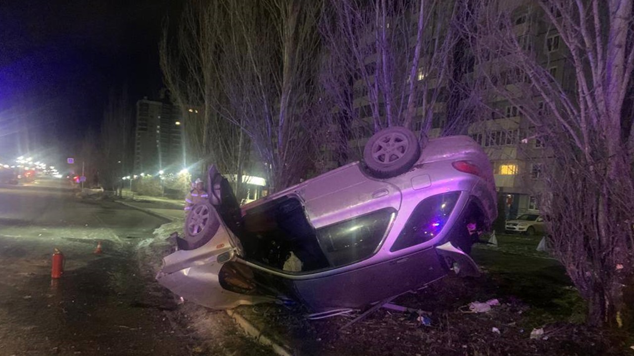 Легковой автомобиль перевернулся в Снежинске, есть пострадавший