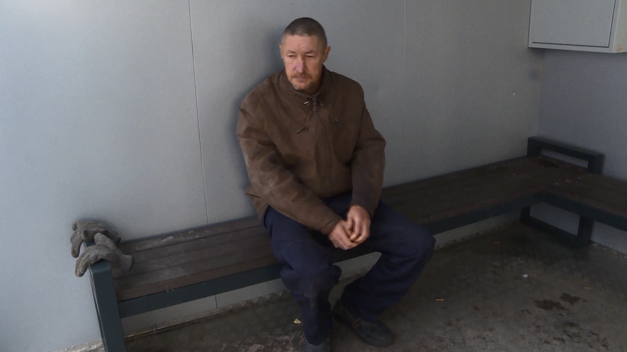 Мужчина из Магнитогорска неделю живет на остановке на Ямале