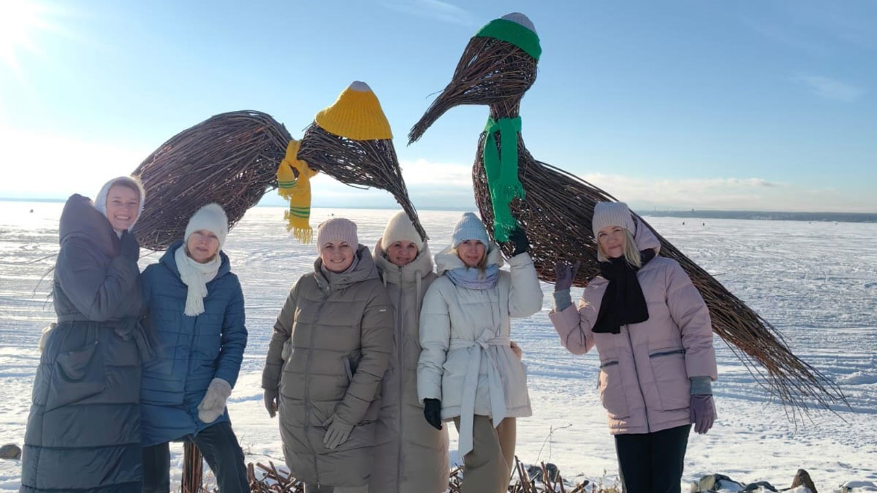 Арт-объект в Челябинске "утеплили" шапками и шарфами