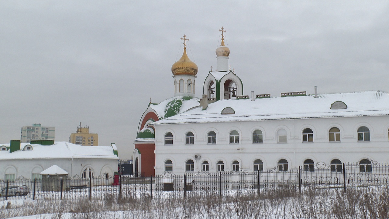 В Челябинске священник организовал при храме секцию по авиамоделированию