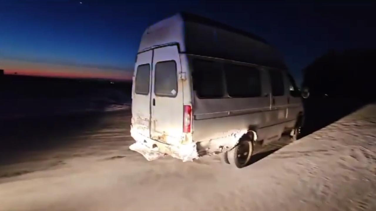Пассажирский автобус застрял в мороз на трассе под Челябинском