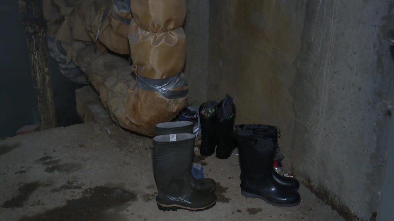 Воды по щиколотку: жилой дом в Челябинске тонет в нечистотах