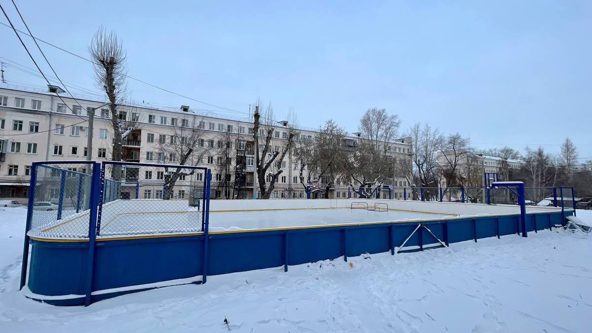 Дворовые катки начали заливать в Челябинске