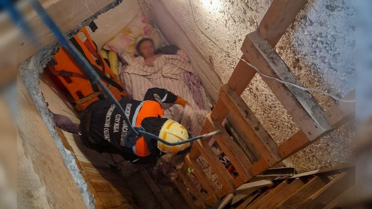 В Магнитогорске 80-летний пенсионер упал в погреб с 4-метровой высоты