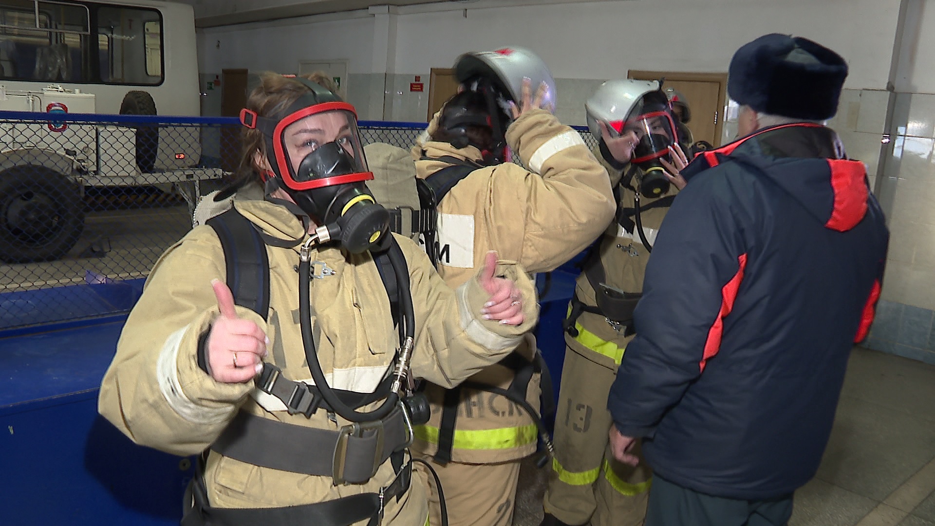 Челябинские спасатели показали журналистам, как проходит тушение пожаров