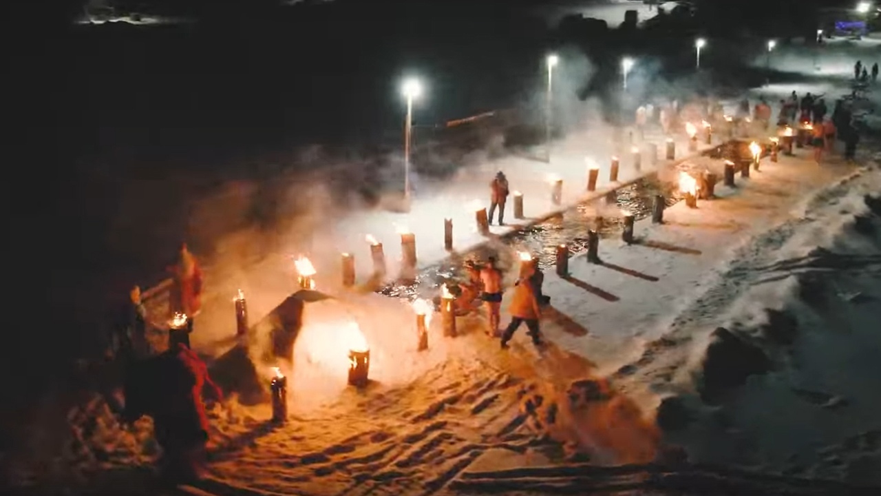 Огненная прорубь: в предновогоднюю ночь "моржи" Челябинской области устроят заплыв