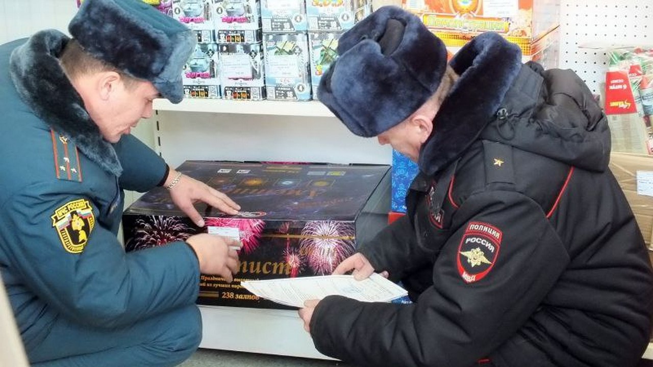 Жителям Челябинской области рассказали, как правильно выбрать фейерверки