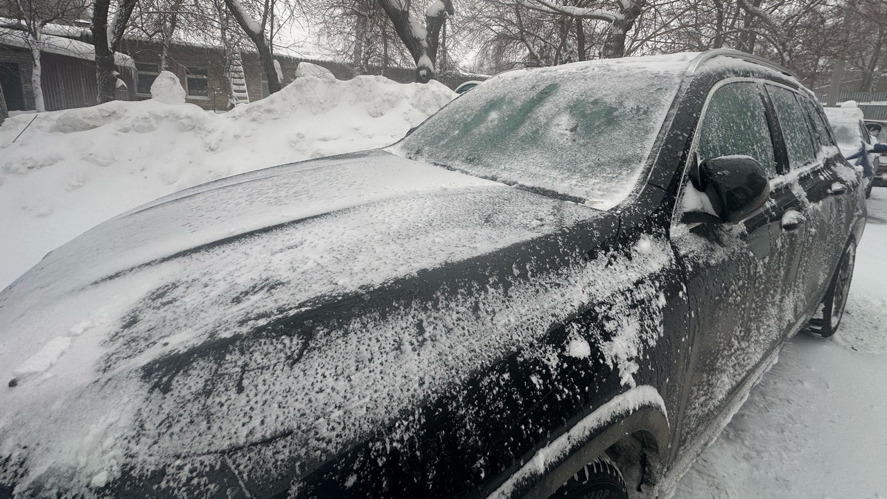 Пробки, аварии и сугробы: последствия снежного шторма в Челябинской области